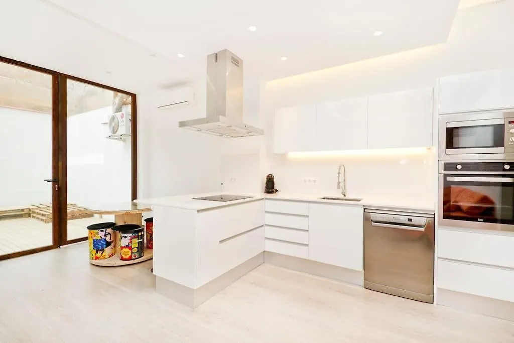 Roos, Design Loft Near The Sea. Apartment Barcelona